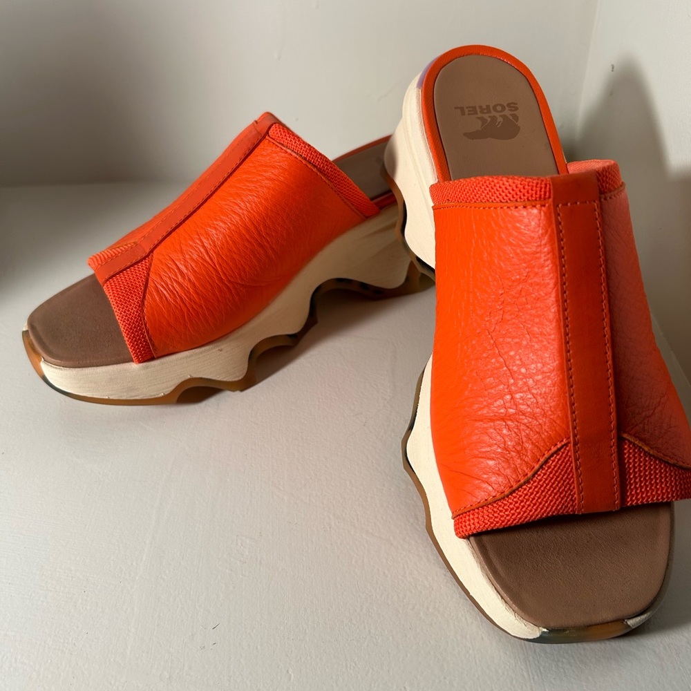 Sorel Women's Vibrant Orange Mules